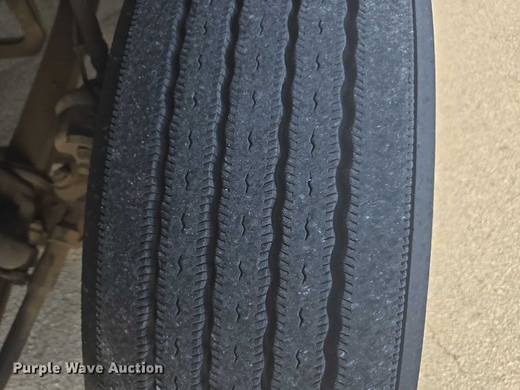 image for item EA5468 2017 Volvo VNL semi truck