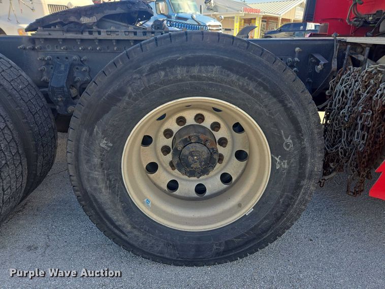 image for item EA5468 2017 Volvo VNL semi truck