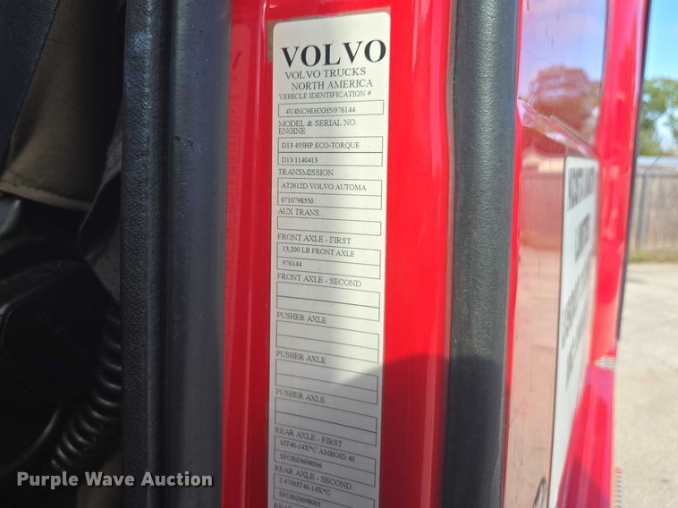 image for item EA5468 2017 Volvo VNL semi truck