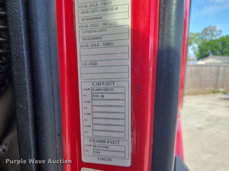 image for item EA5468 2017 Volvo VNL semi truck