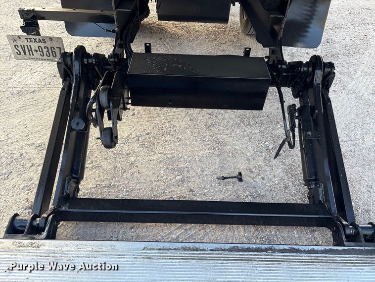 image for item EA7224 2019 Isuzu NPR box truck