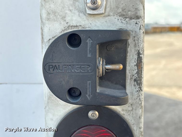 image for item EA7224 2019 Isuzu NPR box truck