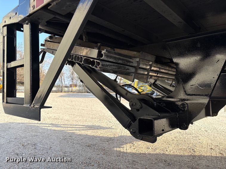 image for item EA7224 2019 Isuzu NPR box truck