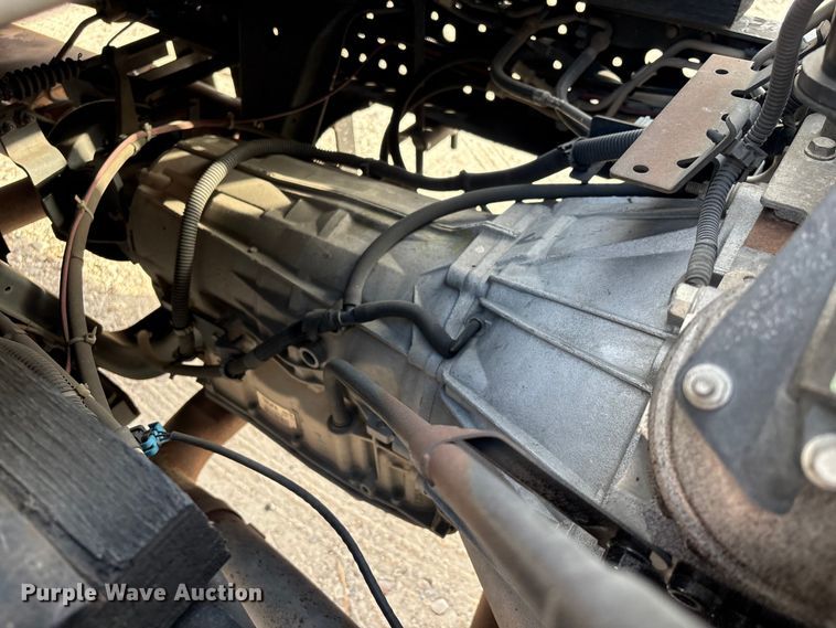 image for item EA7224 2019 Isuzu NPR box truck