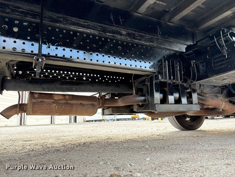 image for item EA7224 2019 Isuzu NPR box truck