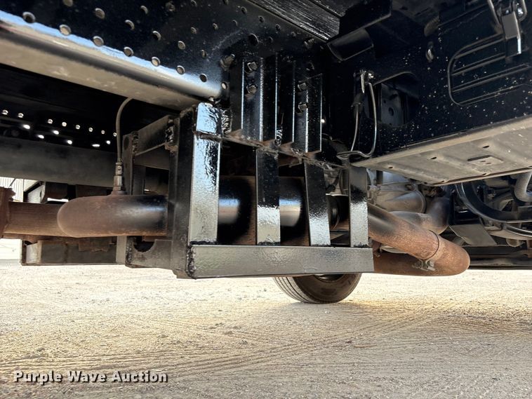 image for item EA7224 2019 Isuzu NPR box truck