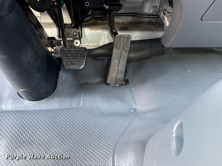 image for item EA7224 2019 Isuzu NPR box truck