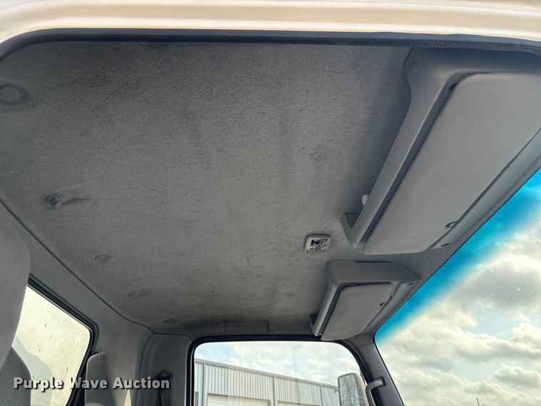 image for item EA7224 2019 Isuzu NPR box truck