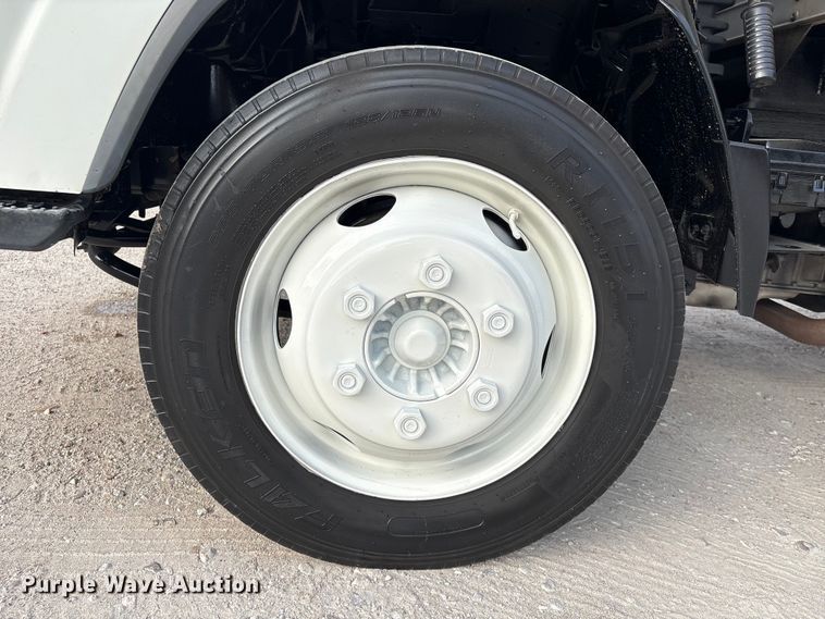 image for item EA7224 2019 Isuzu NPR box truck