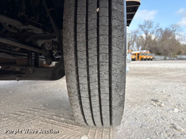 image for item EA7224 2019 Isuzu NPR box truck