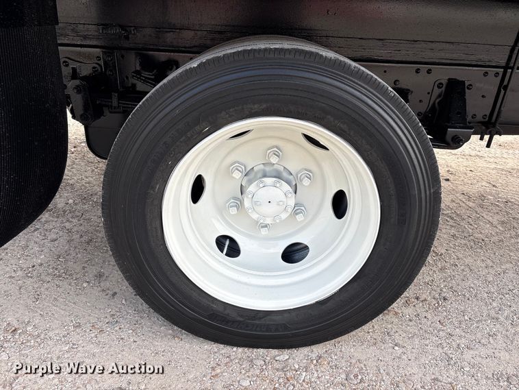 image for item EA7224 2019 Isuzu NPR box truck