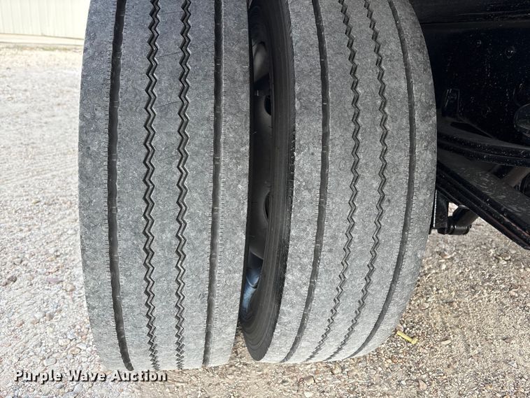 image for item EA7224 2019 Isuzu NPR box truck