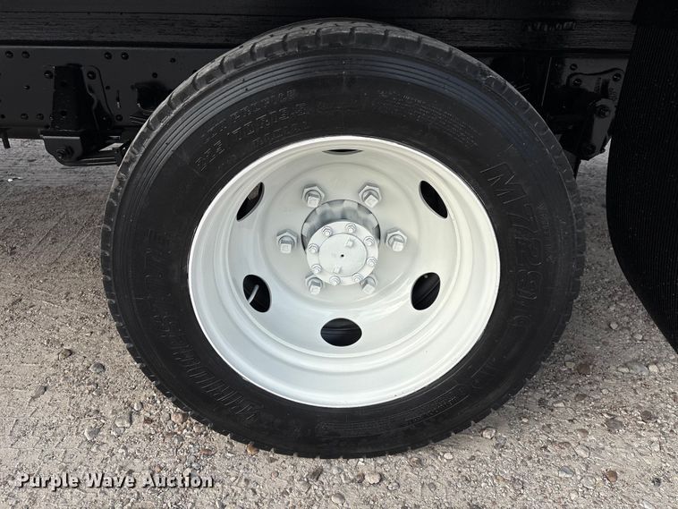 image for item EA7224 2019 Isuzu NPR box truck