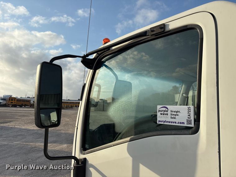 image for item EA7225 2019 Isuzu NPR box truck