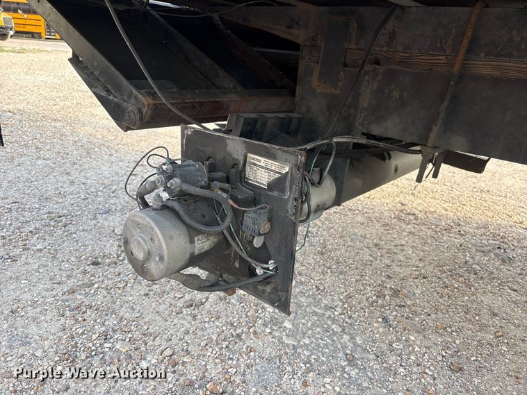 image for item EA7225 2019 Isuzu NPR box truck