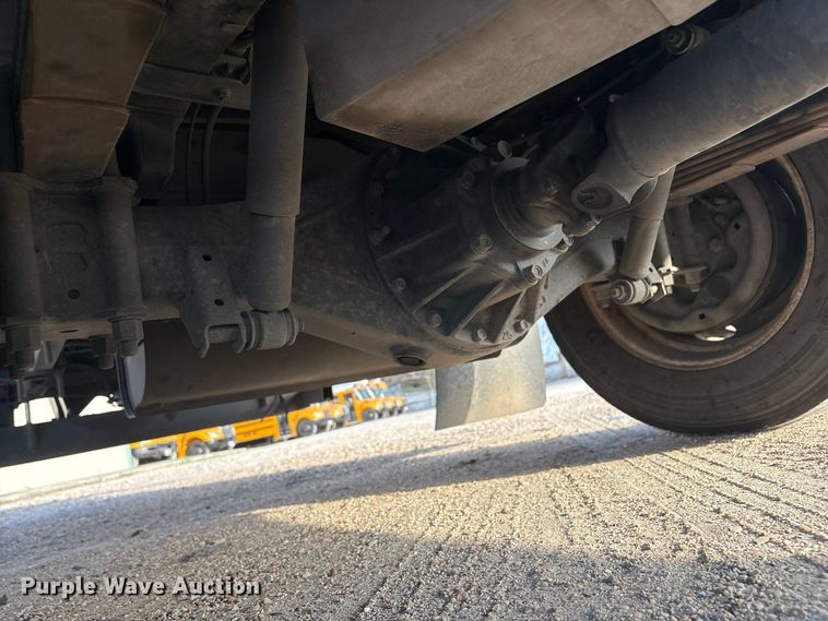 image for item EA7225 2019 Isuzu NPR box truck