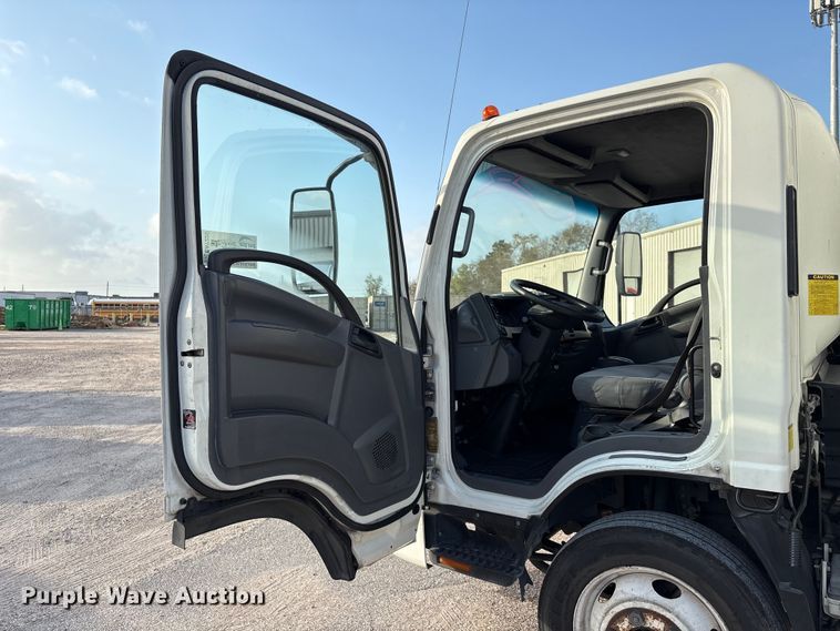 image for item EA7225 2019 Isuzu NPR box truck