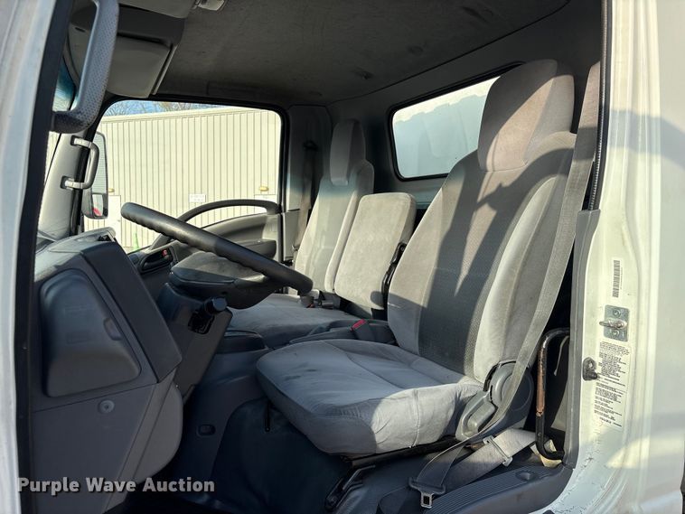 image for item EA7225 2019 Isuzu NPR box truck