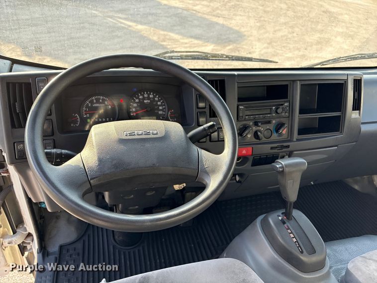 image for item EA7225 2019 Isuzu NPR box truck