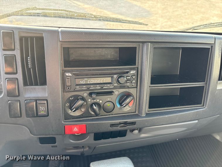 image for item EA7225 2019 Isuzu NPR box truck