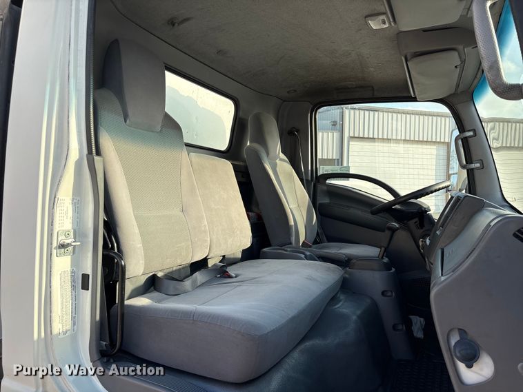 image for item EA7225 2019 Isuzu NPR box truck