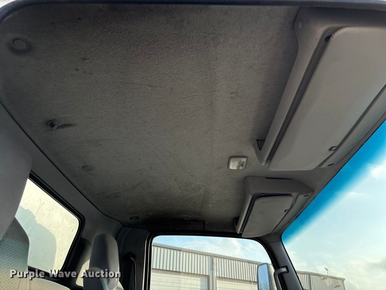 image for item EA7225 2019 Isuzu NPR box truck