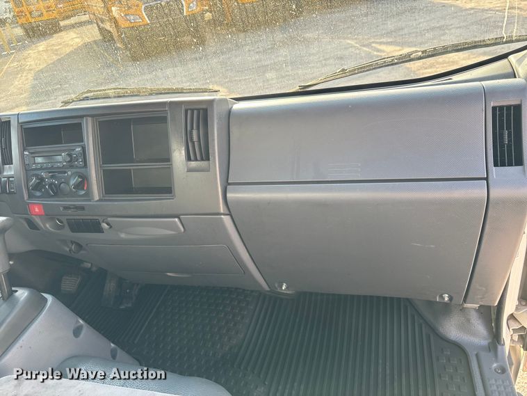 image for item EA7225 2019 Isuzu NPR box truck