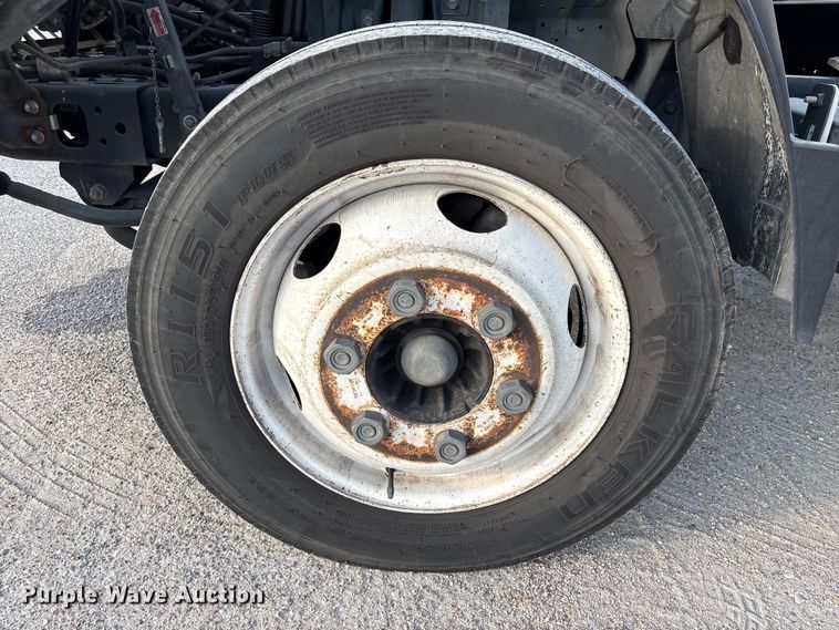 image for item EA7225 2019 Isuzu NPR box truck