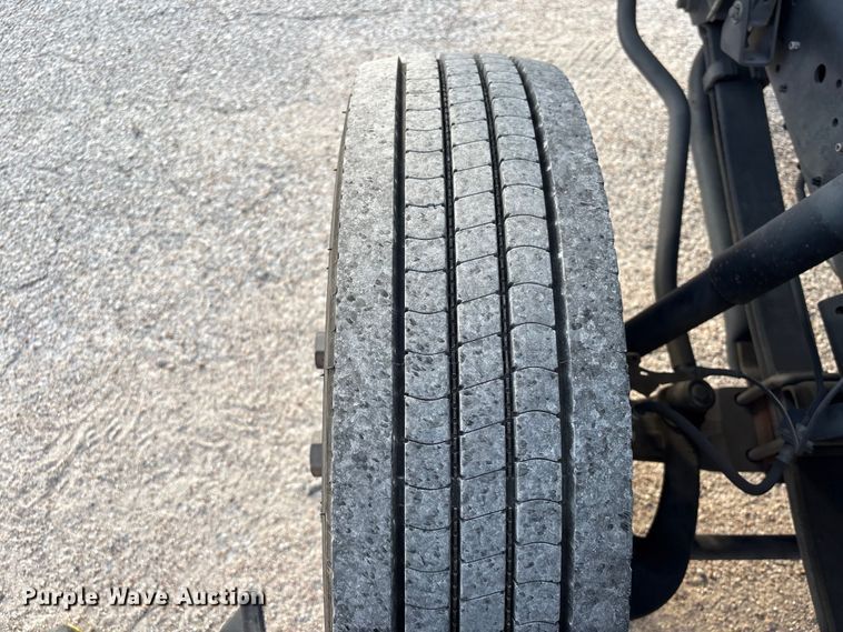 image for item EA7225 2019 Isuzu NPR box truck