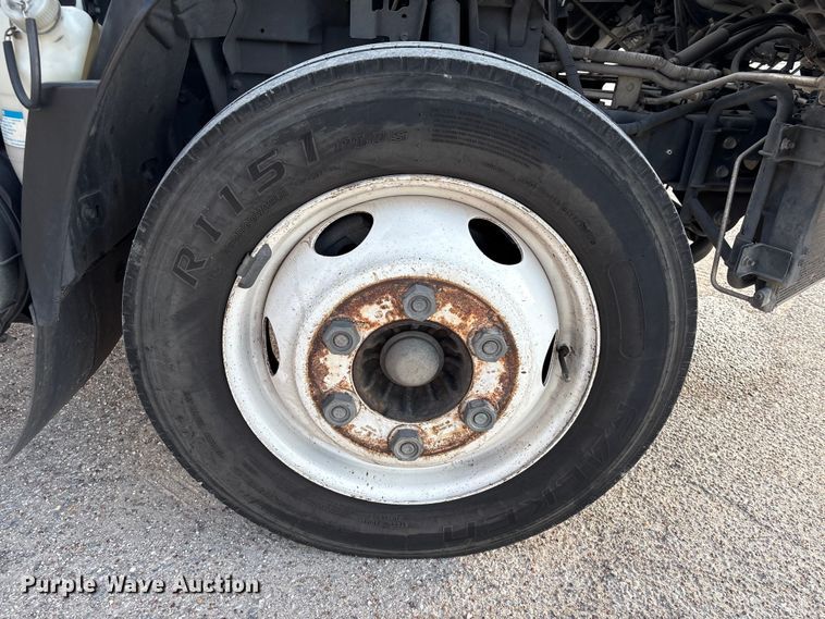 image for item EA7225 2019 Isuzu NPR box truck