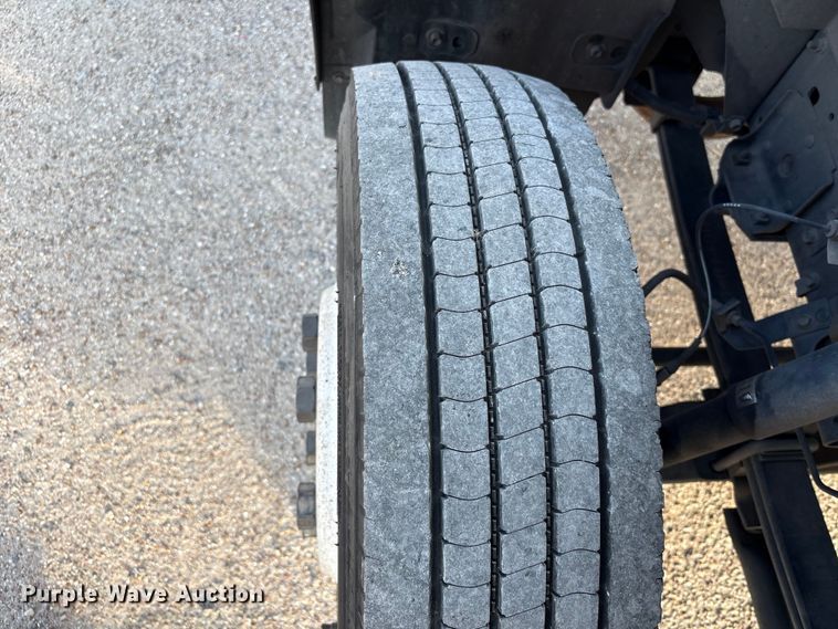 image for item EA7225 2019 Isuzu NPR box truck