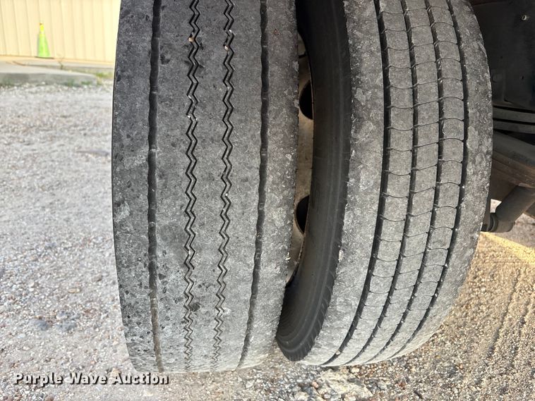 image for item EA7225 2019 Isuzu NPR box truck