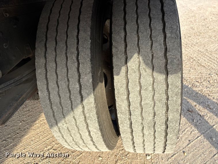 image for item EA7225 2019 Isuzu NPR box truck