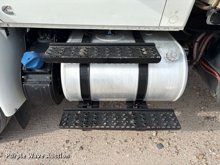 image for item EA7227 2019 International MV607 refrigerated truck