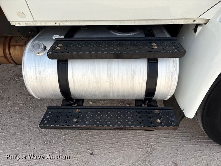 image for item EA7227 2019 International MV607 refrigerated truck