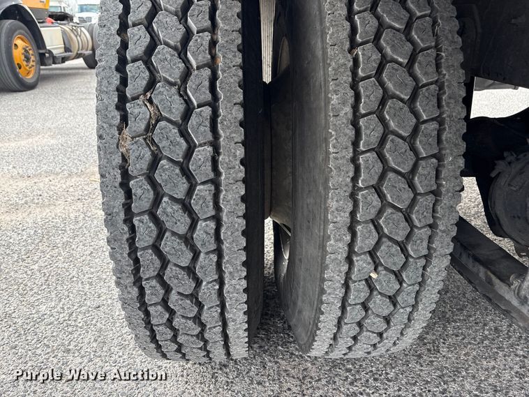 image for item EA7227 2019 International MV607 refrigerated truck