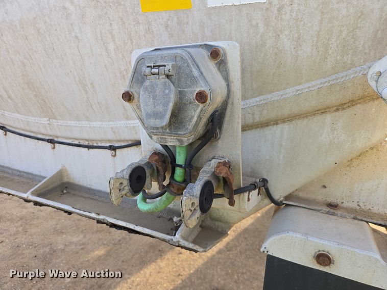 image for item EB1375 1998 Beall BAST-120-4-SB tank trailer