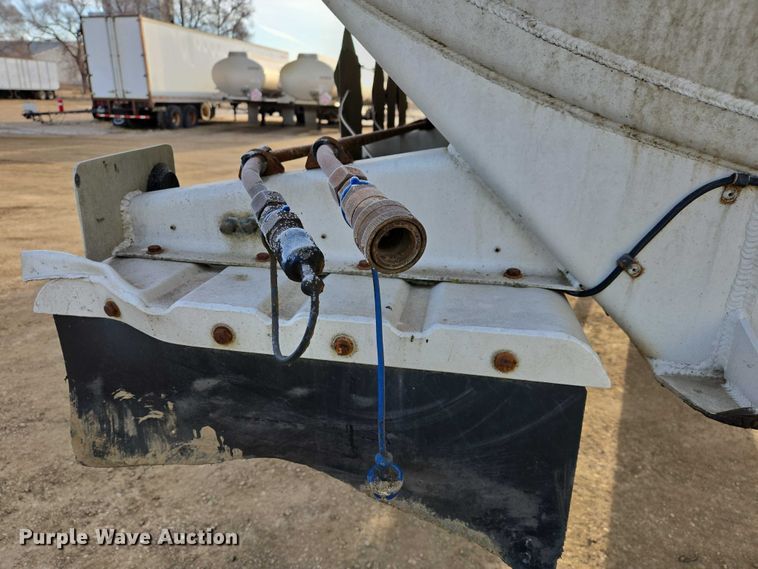 image for item EB1375 1998 Beall BAST-120-4-SB tank trailer