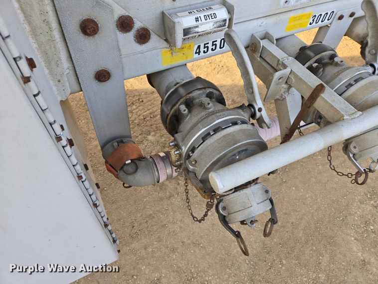 image for item EB1375 1998 Beall BAST-120-4-SB tank trailer