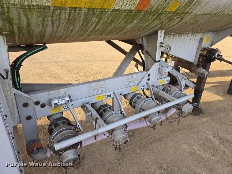 image for item EB1375 1998 Beall BAST-120-4-SB tank trailer