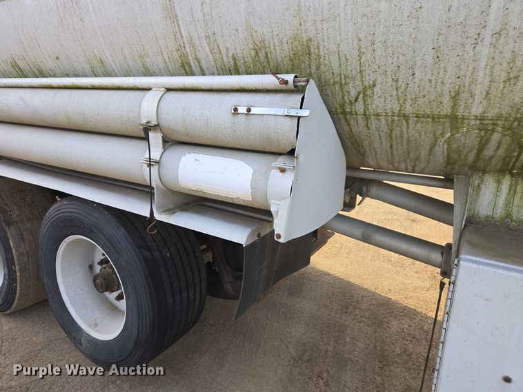 image for item EB1375 1998 Beall BAST-120-4-SB tank trailer