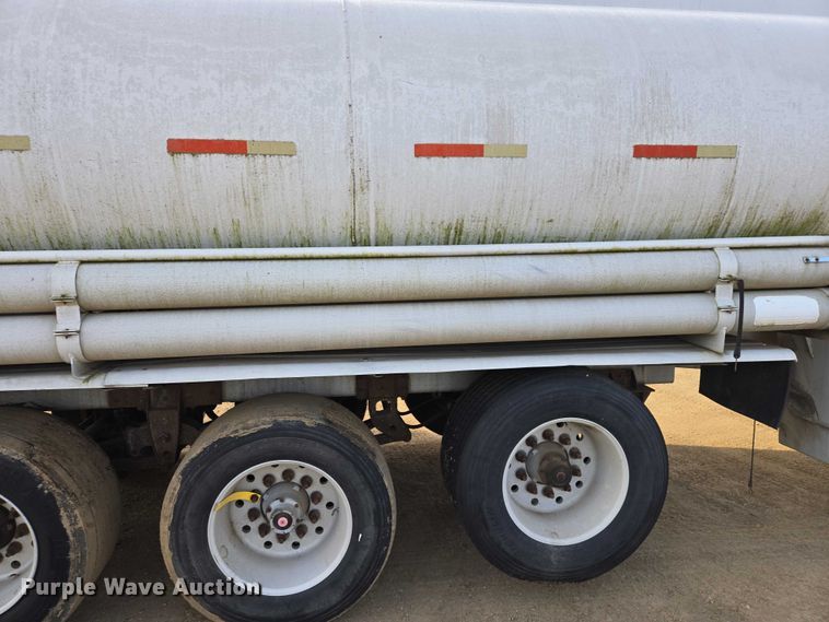 image for item EB1375 1998 Beall BAST-120-4-SB tank trailer