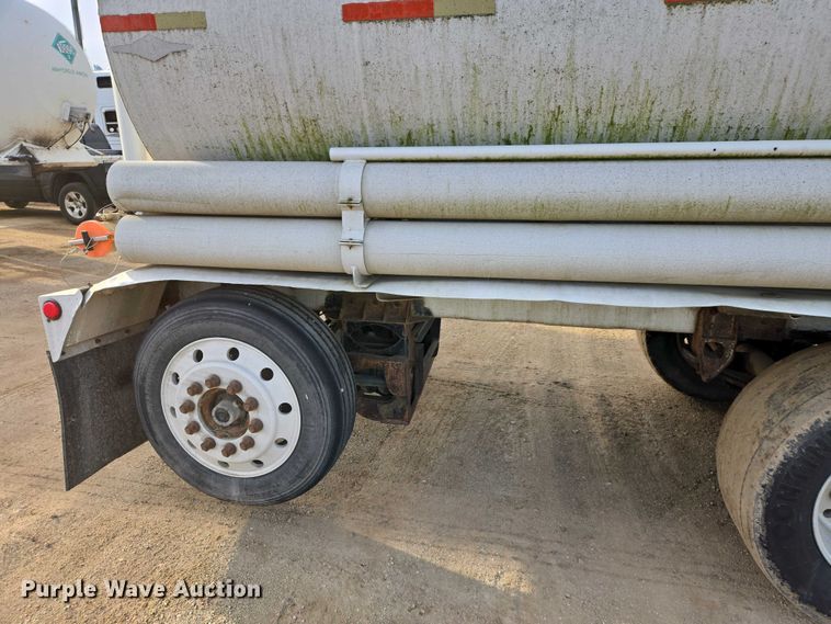 image for item EB1375 1998 Beall BAST-120-4-SB tank trailer