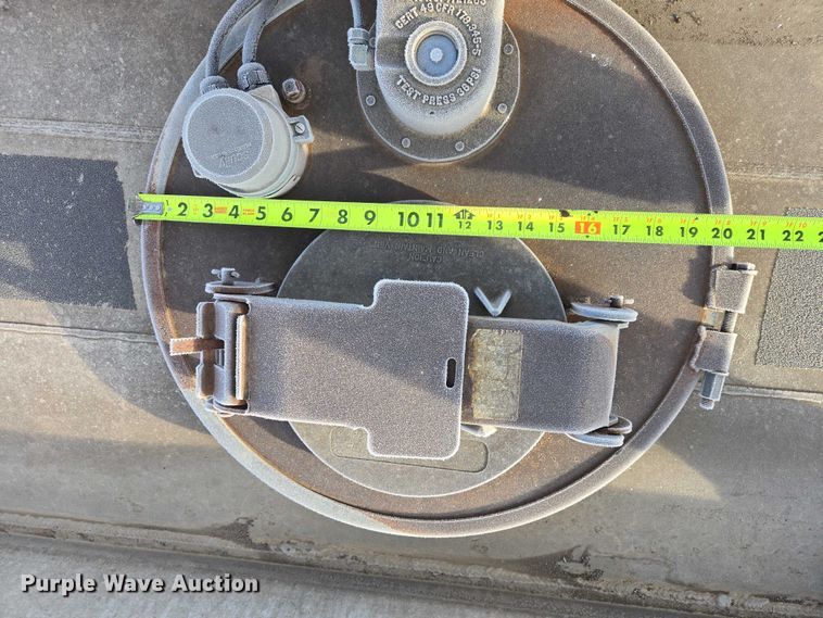 image for item EB1375 1998 Beall BAST-120-4-SB tank trailer