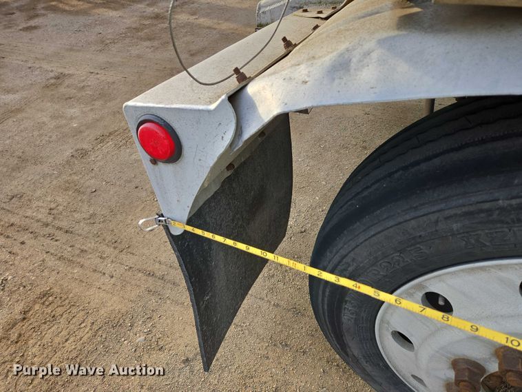image for item EB1375 1998 Beall BAST-120-4-SB tank trailer
