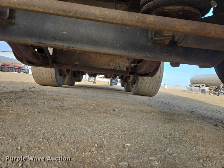 image for item EB1375 1998 Beall BAST-120-4-SB tank trailer