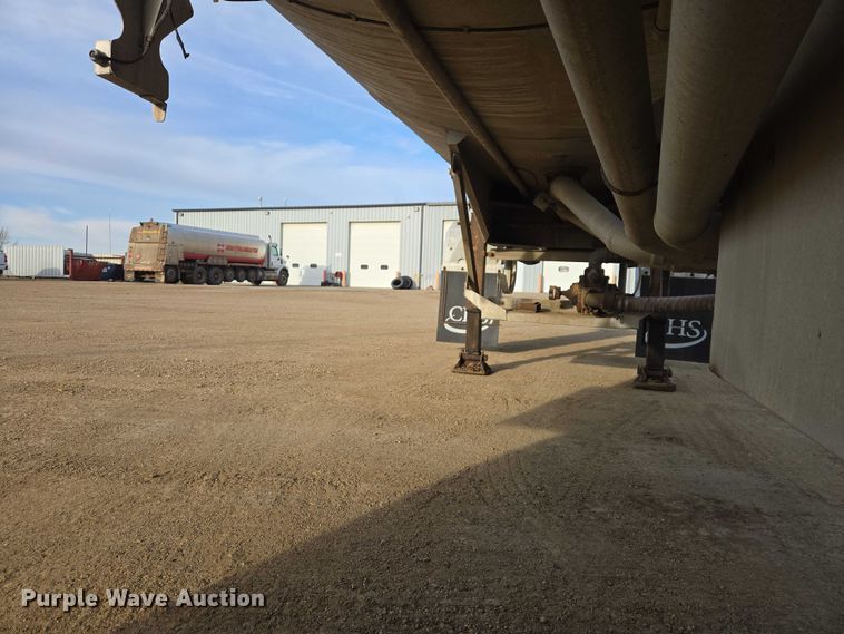 image for item EB1375 1998 Beall BAST-120-4-SB tank trailer