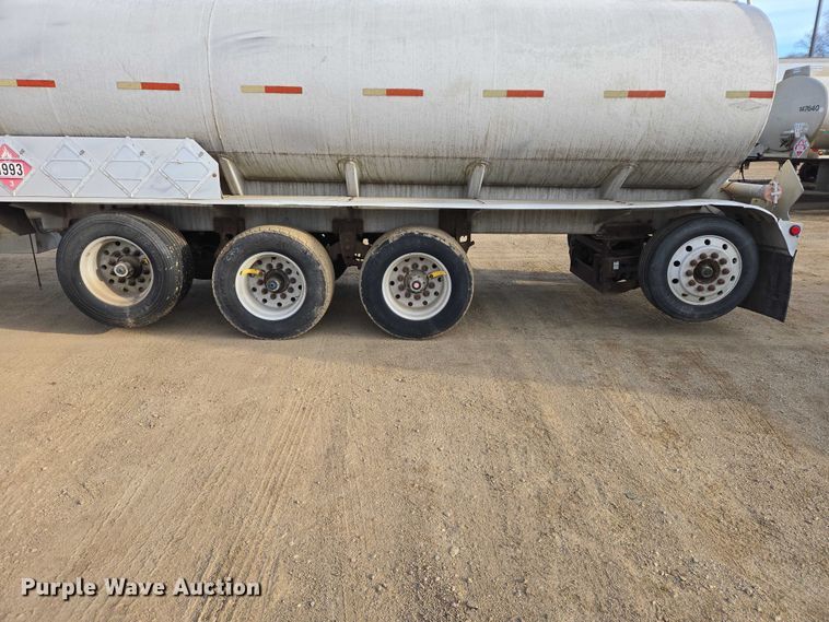 image for item EB1375 1998 Beall BAST-120-4-SB tank trailer
