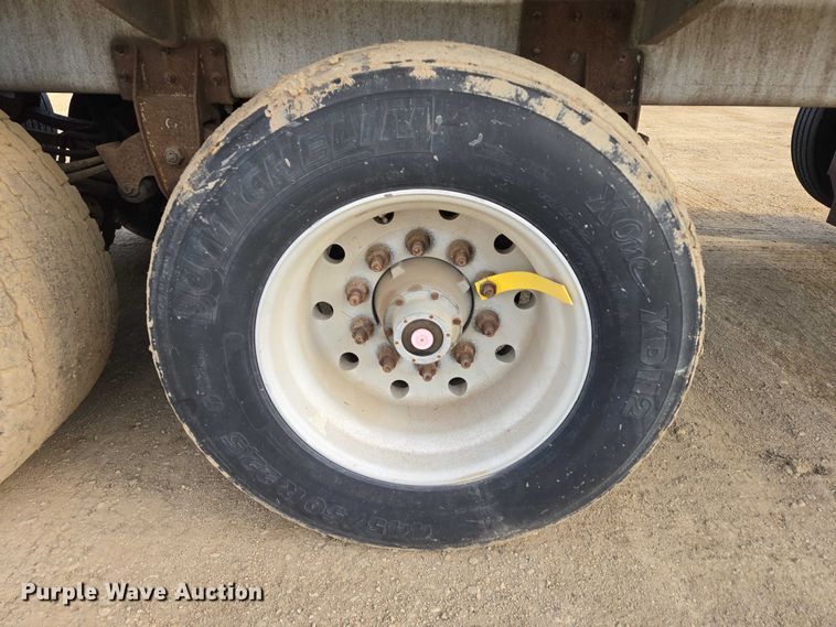 image for item EB1375 1998 Beall BAST-120-4-SB tank trailer