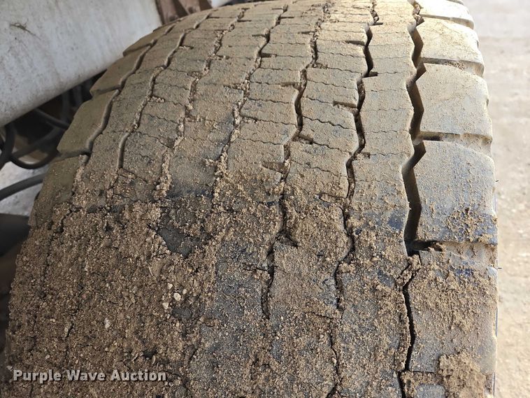 image for item EB1375 1998 Beall BAST-120-4-SB tank trailer